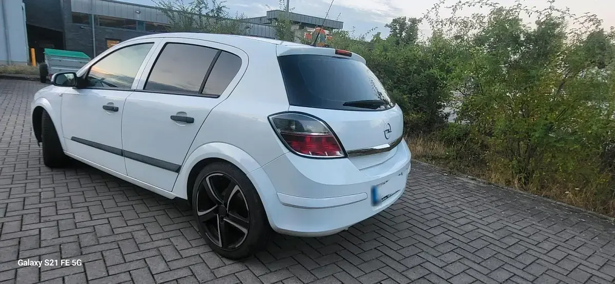 Gebraucht Opel Astra 81 PS (59 kW) 2009 Weiß Kleinwagen