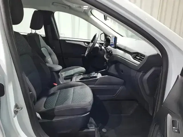 Usado Ford Kuga Cool & Connect 224 CV (164 kW) 2022 Blanco SUV