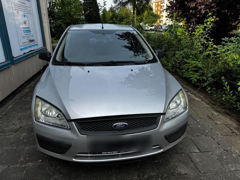 Grau Gebraucht 2007 Ford Focus Style Kombi | 1.299 € (Guter Preis) - Bild 1/4