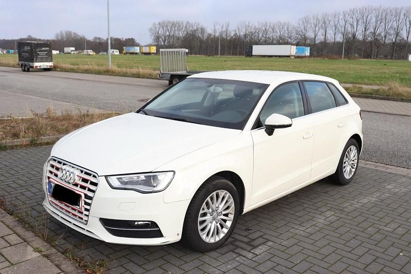 Gebraucht Audi A3 110 PS (80 kW) 2015 Weiß Limousine