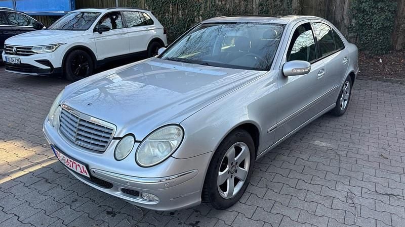 Gebraucht Mercedes E240 177 PS (130 kW) 2004 Silber Limousine
