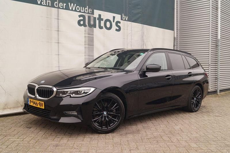 Gebraucht BMW 320e 163 PS (119 kW) 2022 Schwarz Kombi