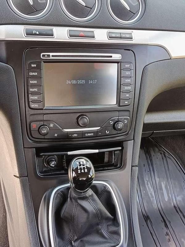 Gebraucht Ford Galaxy Ambiente 145 PS (106 kW) 2012 Silber Van / Kleinbus