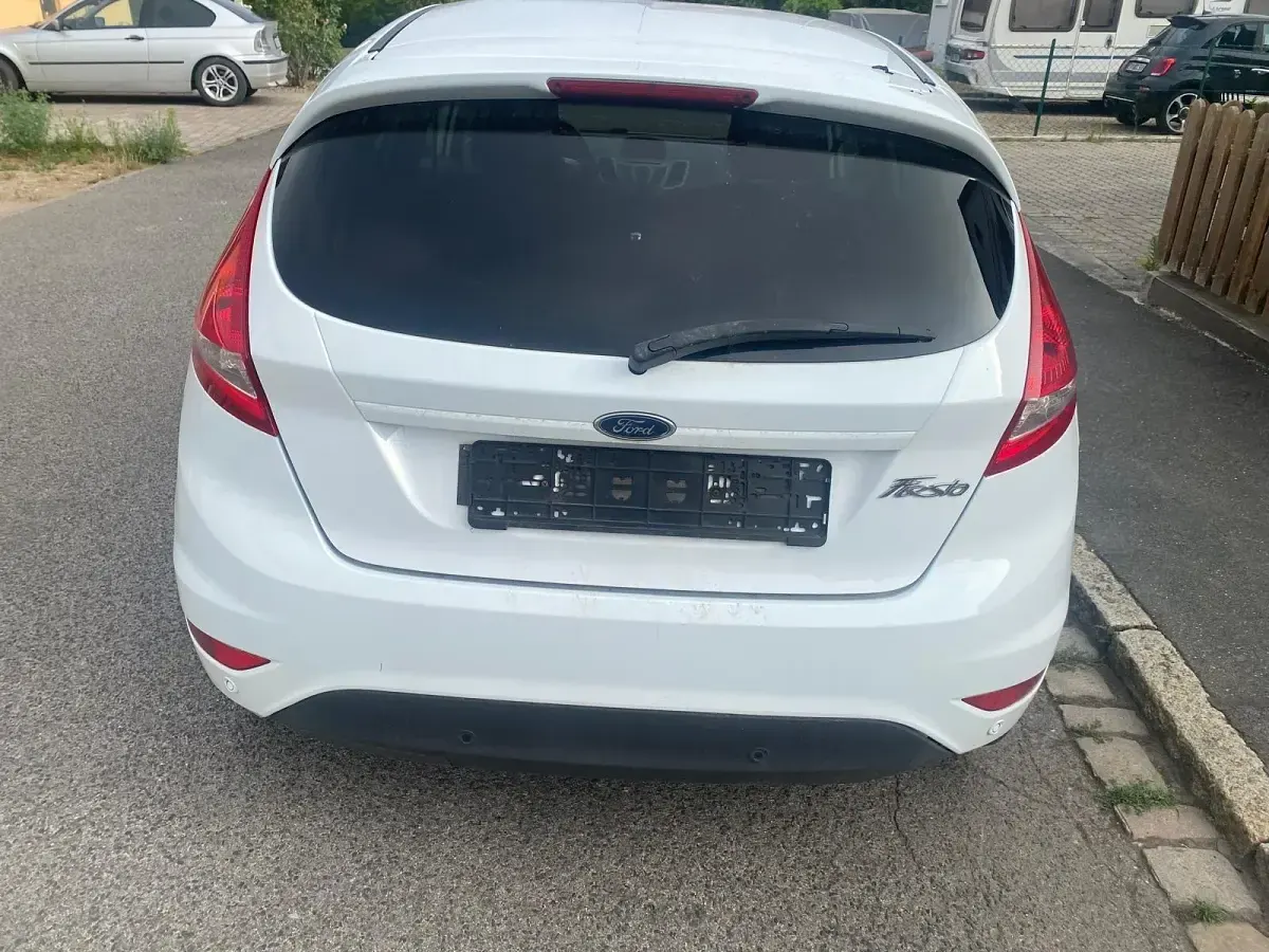 Gebraucht Ford Fiesta 80 PS (58 kW) 2011 Weiß Limousine