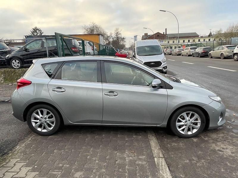 Gebraucht Toyota Auris Edition 124 PS (91 kW) 2013 Grau Limousine