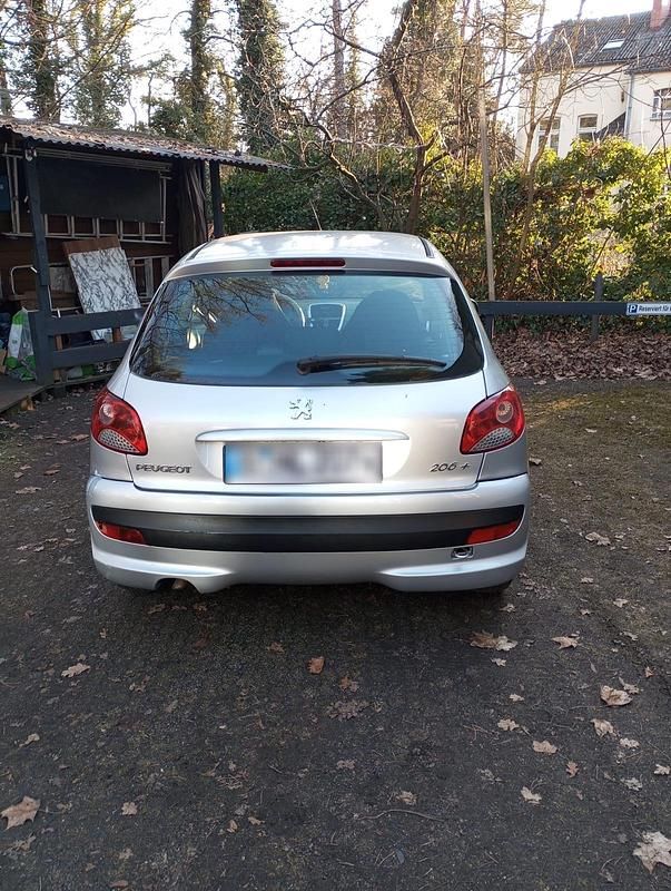 Gebraucht Peugeot 206+ 60 PS (44 kW) 2010 Silber Kleinwagen