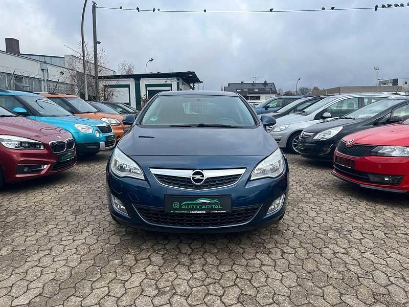 Blau Gebraucht 2011 Opel Astra Design Edition Kleinwagen | 3.490 € (Guter Preis) - Bild 1/4