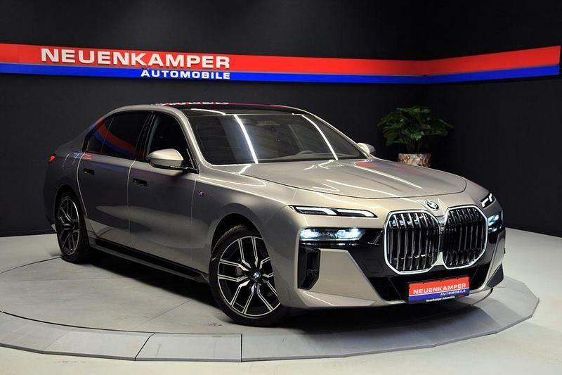 Grau Gebraucht 2024 BMW 740 M Sport Limousine | 89.490 € (Superpreis) - Bild 1/4