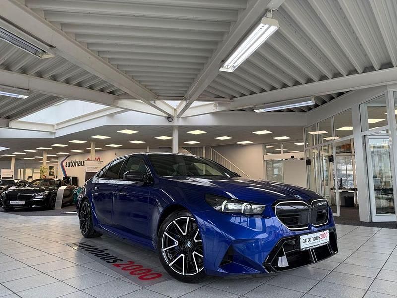 Marina bay blau metallic Gebraucht 2025 BMW M5 Performance Limousine | 119.950 € (Superpreis) - Bild 1/4