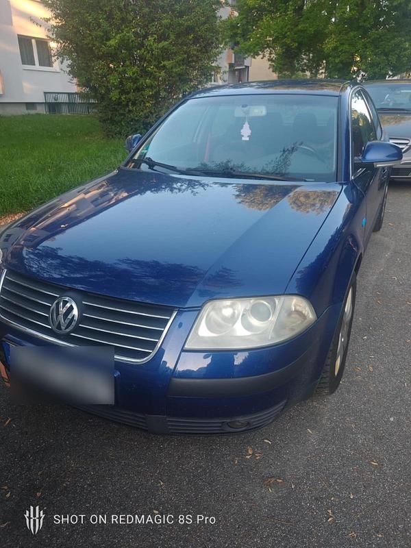 Blau Gebraucht 2003 VW Passat Limousine | 1.190 € (Superpreis) - Bild 1/4