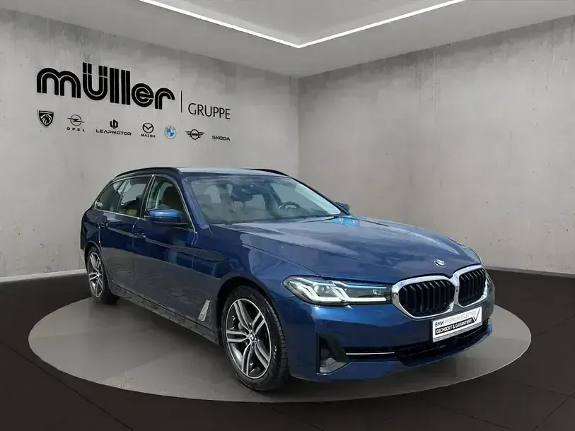 Gebraucht BMW 530 Efficient Dynamics 286 PS (210 kW) 2023 Phytonicblau (metallic) Kombi
