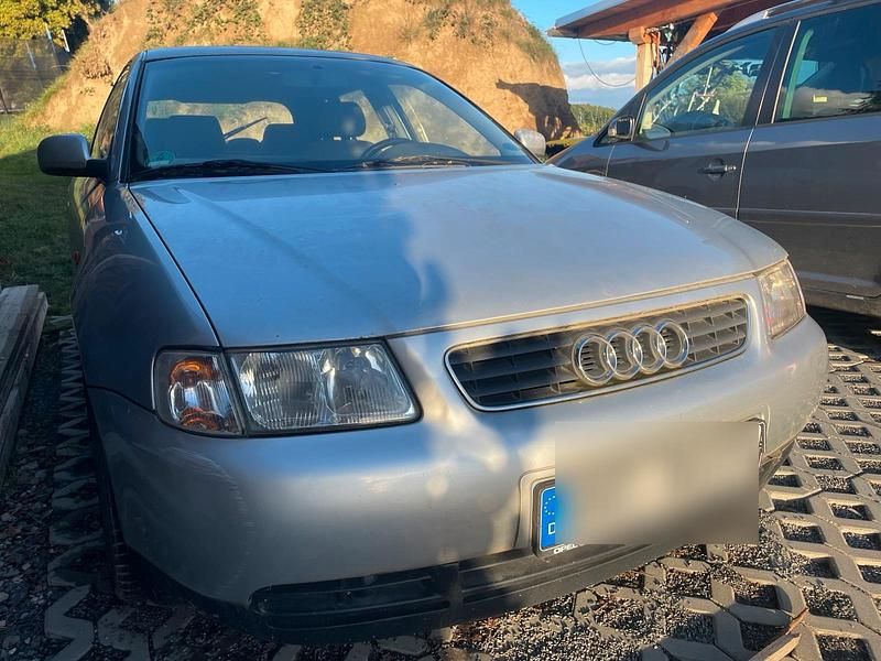 Grau Gebraucht 1999 Audi A3 Kleinwagen | 800 € (Guter Preis) - Bild 1/4