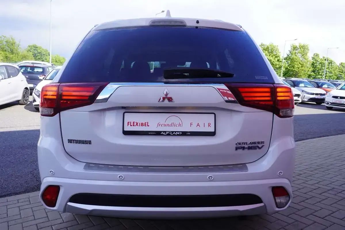 Gebraucht Mitsubishi Outlander P-HEV Top 203 PS (149 kW) 2017 Weiß SUV