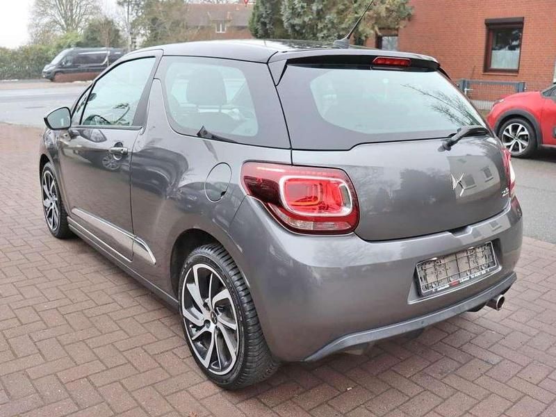 Gebraucht DS Automobiles DS3 So Chic 110 PS (80 kW) 2018 Platinumgrau Limousine