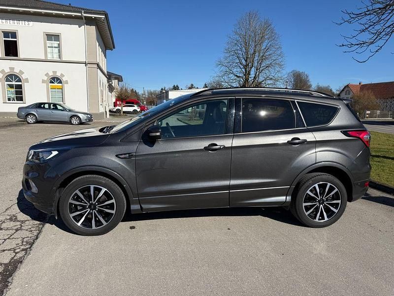 Gebraucht Ford Kuga ST-Line 150 PS (110 kW) 2019 Grau SUV