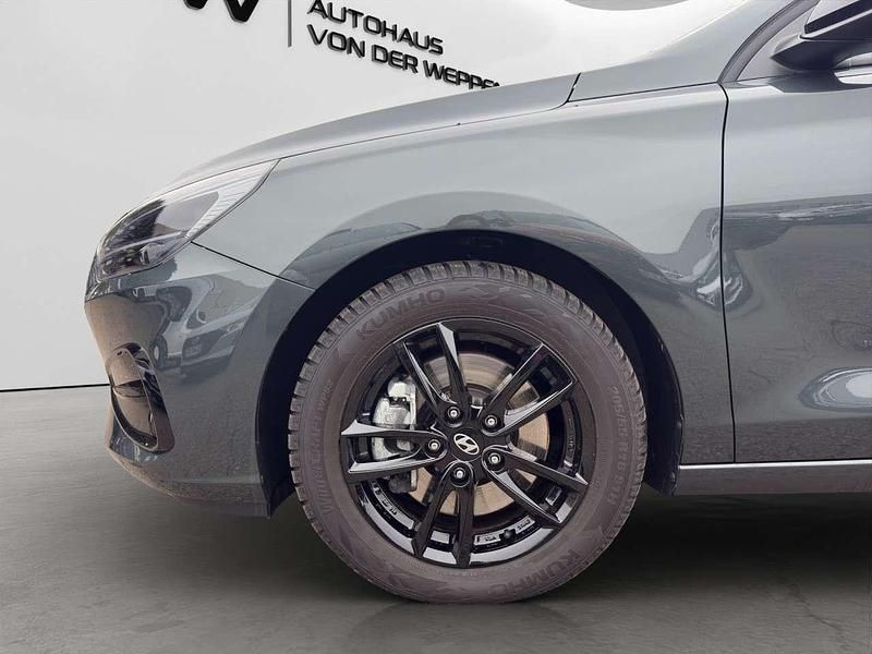 Gebraucht Hyundai i30 Advantage 101 PS (74 kW) 2024 Cypress green (grün) Limousine