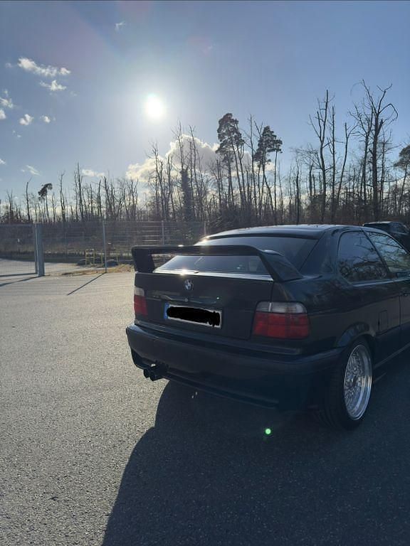 Gebraucht BMW 323 M Sport 170 PS (125 kW) 1997 Schwarz Limousine