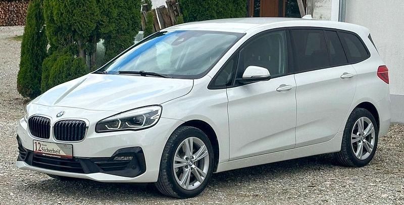 Alpinweiss iii Gebraucht 2022 BMW 218 Sport Line Van / Kleinbus | 22.999 € (Fairer Preis) - Bild 1/4