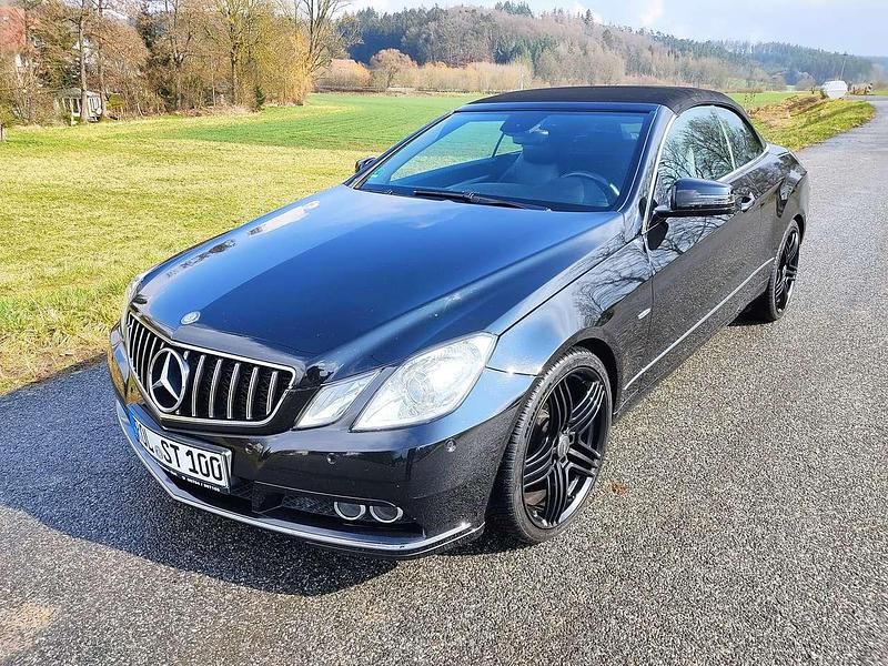 Obsidianschwarz metalliclack Gebraucht 2010 Mercedes E220 Cabrio | 11.400 € (Teuer) - Bild 1/4