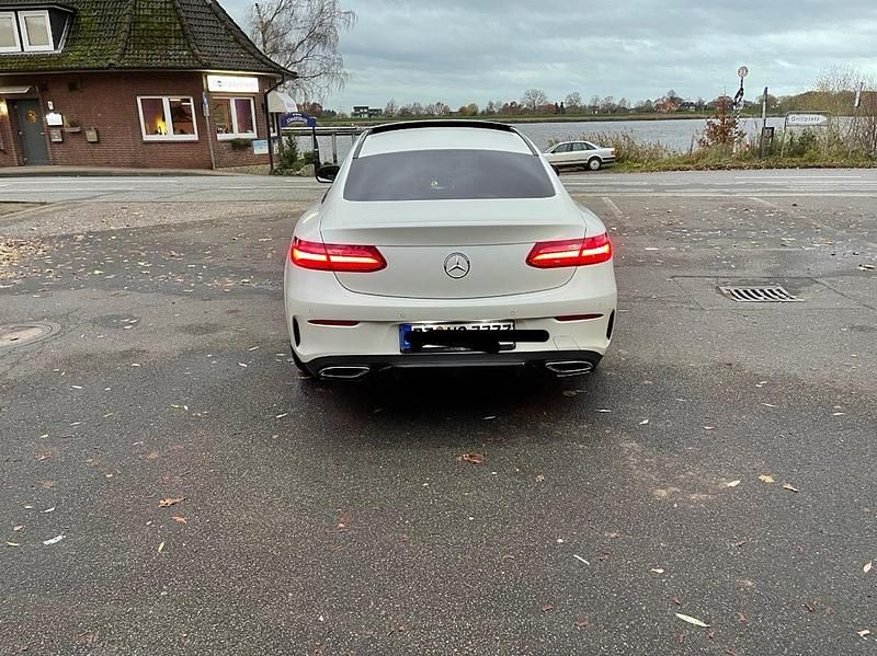 Gebraucht Mercedes 220 204 PS (150 kW) 2017 Weiß Coupé