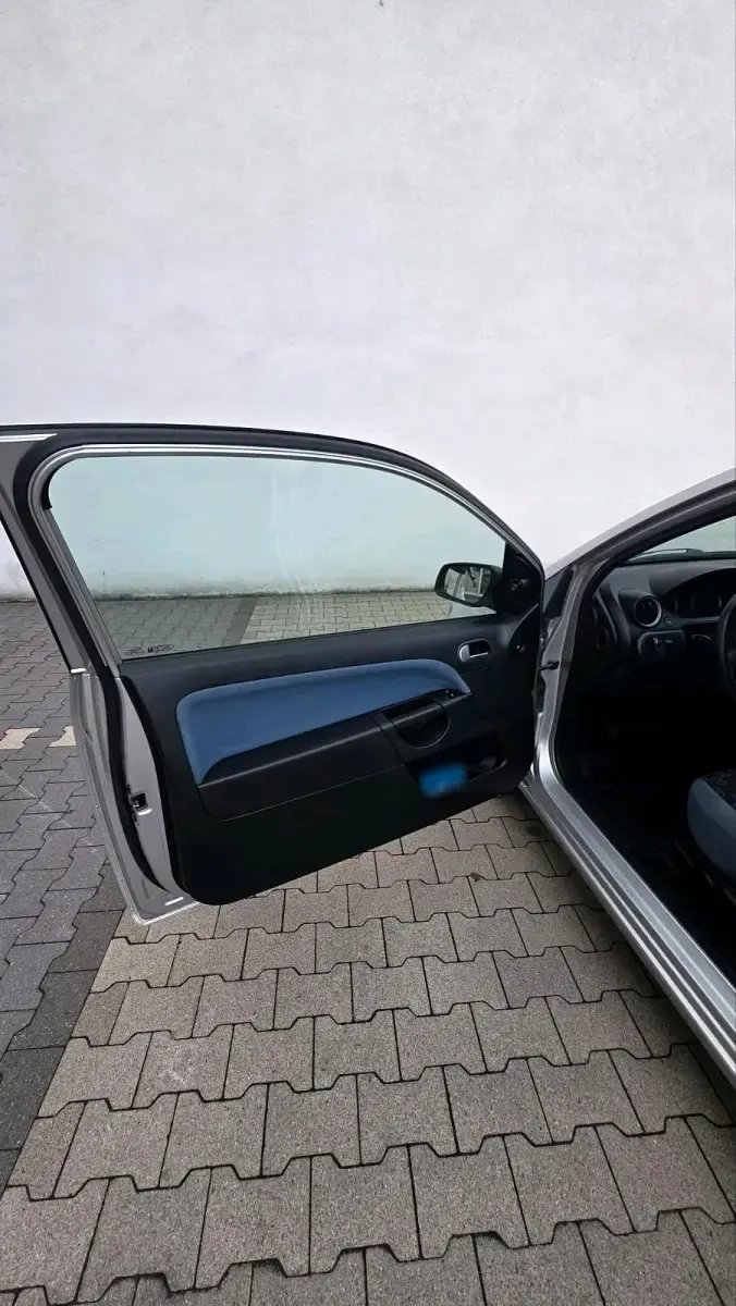 Gebraucht Ford Fiesta 60 PS (44 kW) 2005 Silber Kleinwagen