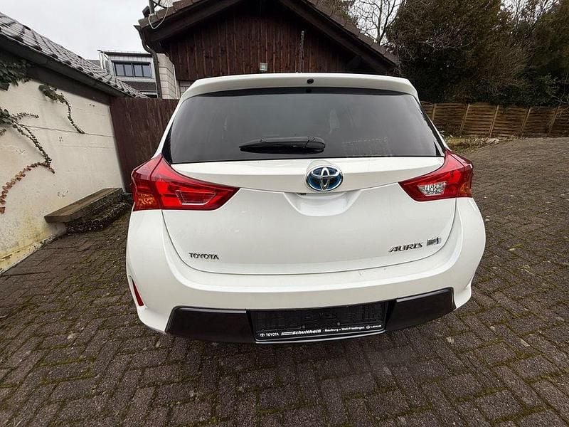 Gebraucht Toyota Auris Life 136 PS (100 kW) 2014 Weiß Limousine