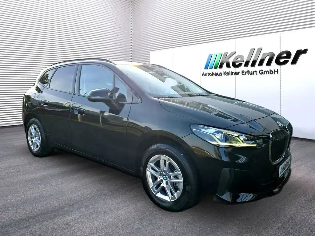 Gebraucht BMW 220 Active Tourer 156 PS (114 kW) 2025 Schwarz Van / Kleinbus