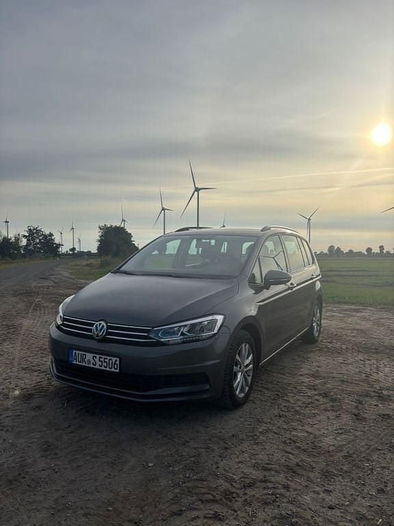 Grau Gebraucht 2019 VW Touran Comfortline Van / Kleinbus | 22.000 € (Fairer Preis) - Bild 1/4