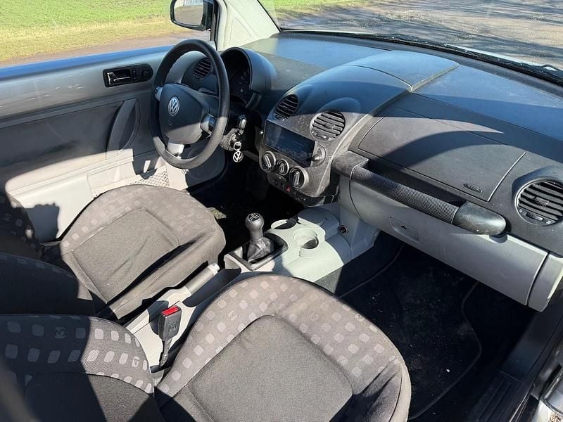 Gebraucht VW New Beetle 90 PS (66 kW) 1999 Silber Kleinwagen