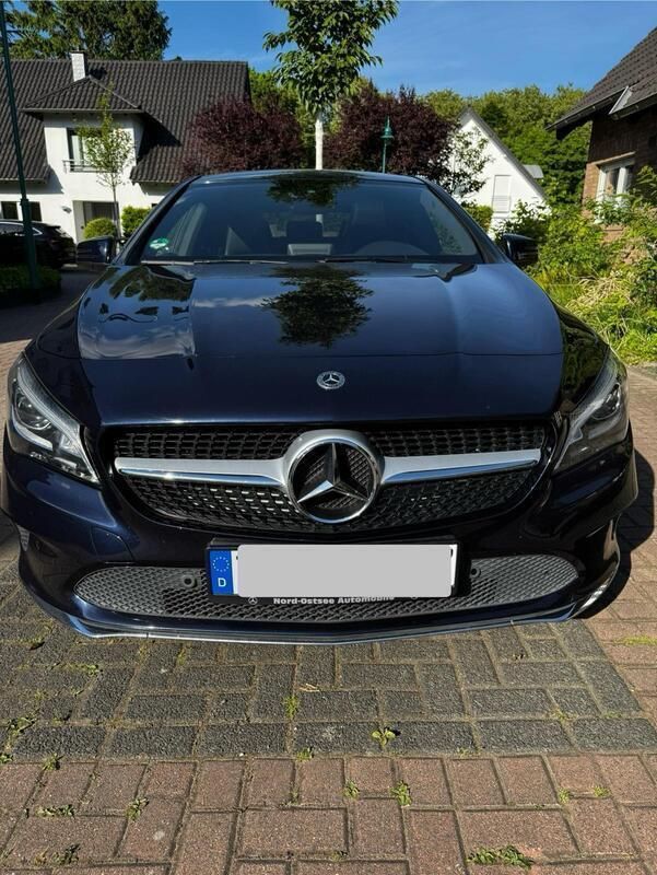 Blau Gebraucht 2018 Mercedes CLA180 Urban Limousine | 17.290 € (Guter Preis) - Bild 1/4