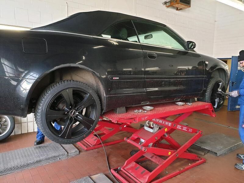 Schwarz Gebraucht 2004 Audi A4 Cabriolet Cabrio | 1.000 € (Superpreis) - Bild 1/4