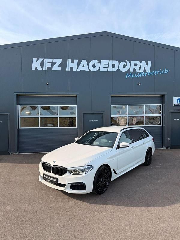 Weiß Gebraucht 2018 BMW 520 M Sport Kombi | 29.490 € (Teuer) - Bild 1/4
