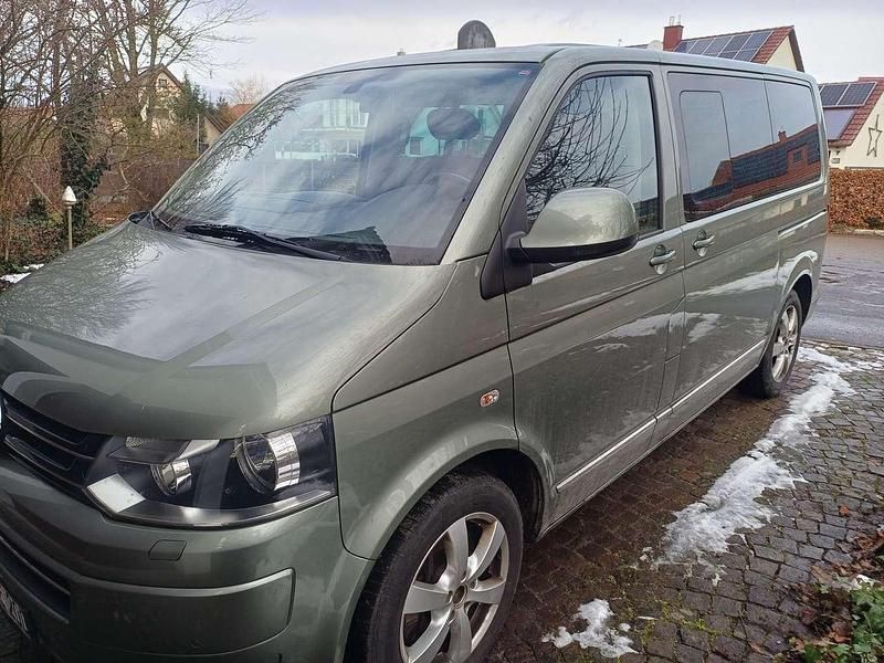 Second-hand VW Multivan Highline 179 CP (131 kW) 2010 Verde Monovolum