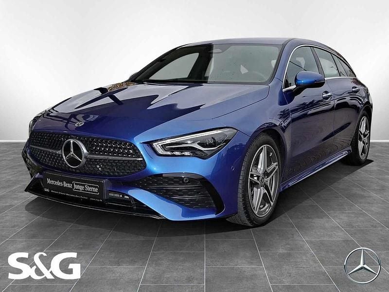Metalliclack spektralblau Gebraucht 2024 Mercedes CLA200 Shooting Brake AMG Kombi | 32.360 € - Bild 1/4