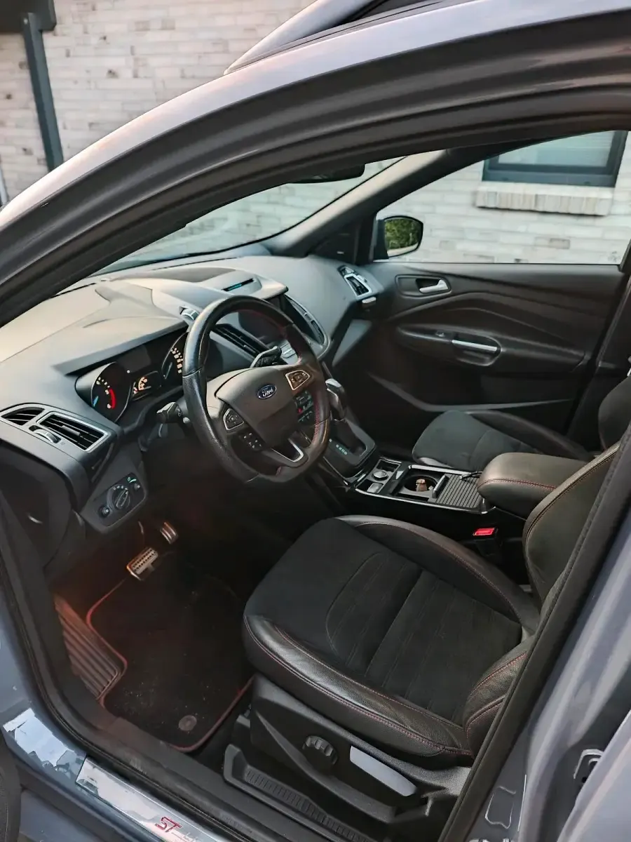 Gebraucht Ford Kuga ST-Line 180 PS (132 kW) 2020 Grau SUV