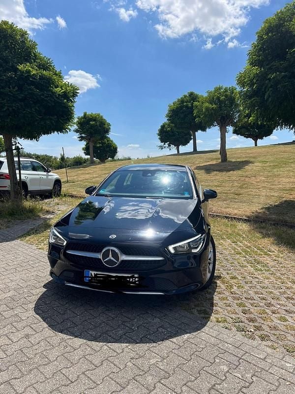 Schwarz Gebraucht 2019 Mercedes CLA180 Shooting Brake Progressive Kombi | 22.500 € (Fairer Preis) - Bild 1/4