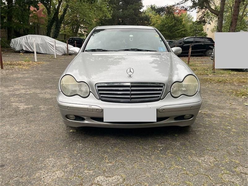 Silber Gebraucht 2002 Mercedes C240 Classic Limousine | 3.200 € (Etwas zu teuer) - Bild 1/4