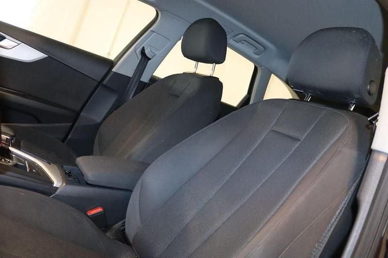 Gebraucht Audi A4 Comfort 150 PS (110 kW) 2019 Schwarz Kombi