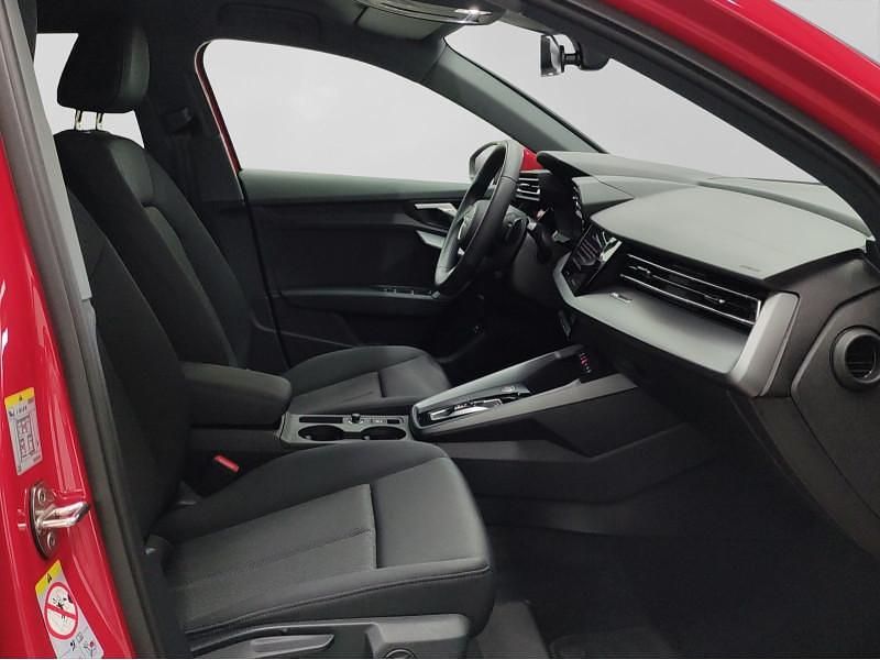 Second-hand Audi A3 Advanced 150 CP (110 kW) 2024 Roșu Berlinǎ