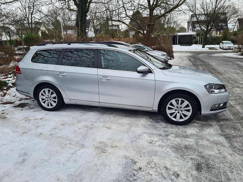 Silber Gebraucht 2012 VW Passat Comfortline Kombi | 5.150 € (Guter Preis) - Bild 1/4