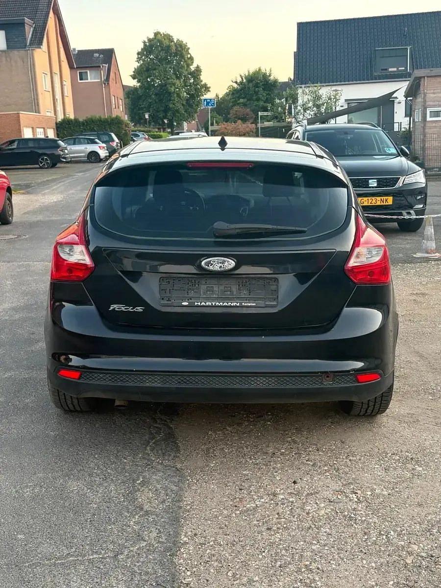 Gebraucht Ford Focus 116 PS (85 kW) 2011 Limousine