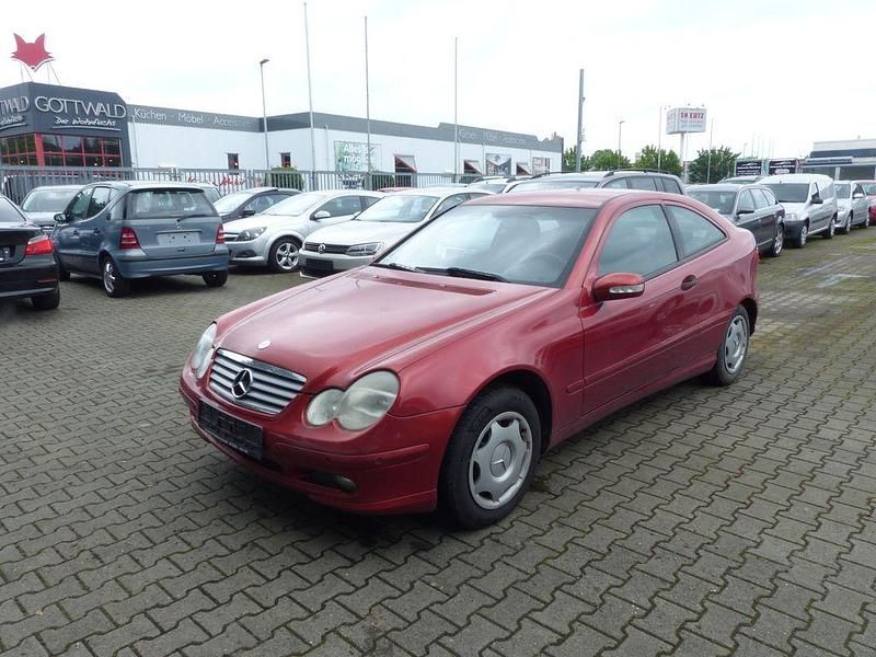 Weinrot Gebraucht 2003 Mercedes C180 Coupé | 3.700 € (Teuer) - Bild 1/4