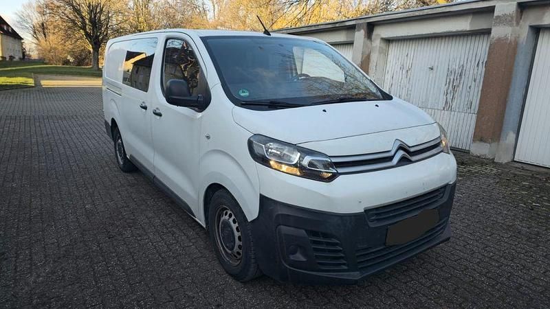Weiß Gebraucht 2017 Citroën Jumpy Van / Kleinbus | 10.700 € (Guter Preis) - Bild 1/4