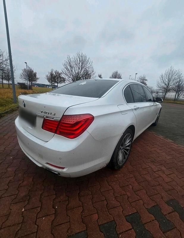 Gebraucht BMW 740L 330 PS (242 kW) 2010 Weiß Limousine