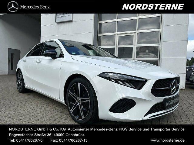 Unilack polarweiß Gebraucht 2025 Mercedes A200 Night Limousine | 38.444 € (Teuer) - Bild 1/4
