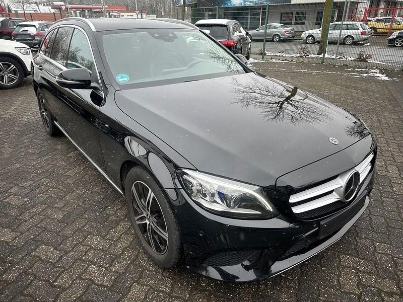 Gebraucht Mercedes C200 Avantgarde 160 PS (117 kW) 2020 Schwarz Limousine