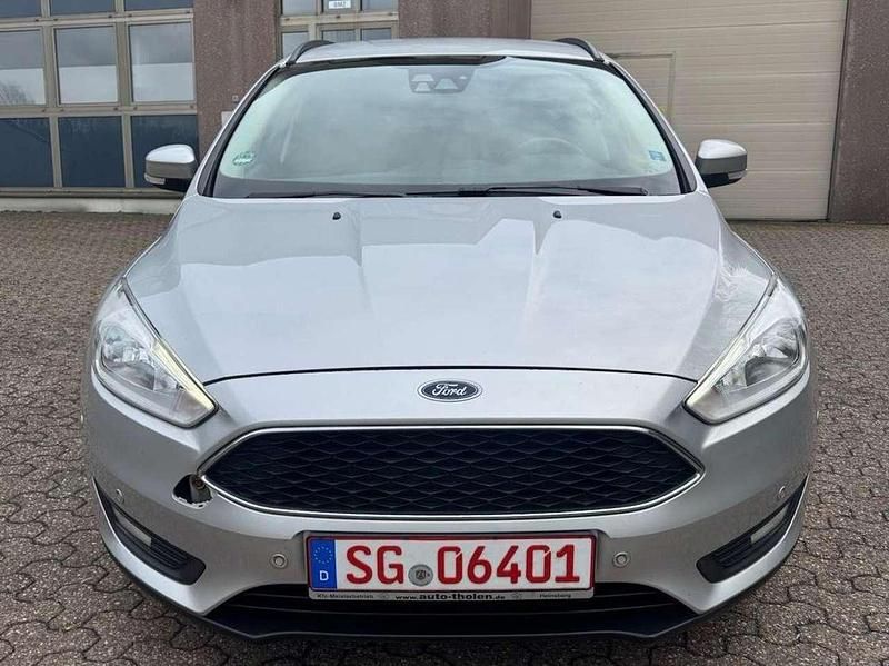 Gebraucht Ford Focus Business Edition 125 PS (91 kW) 2016 Polargrau metallic Kombi