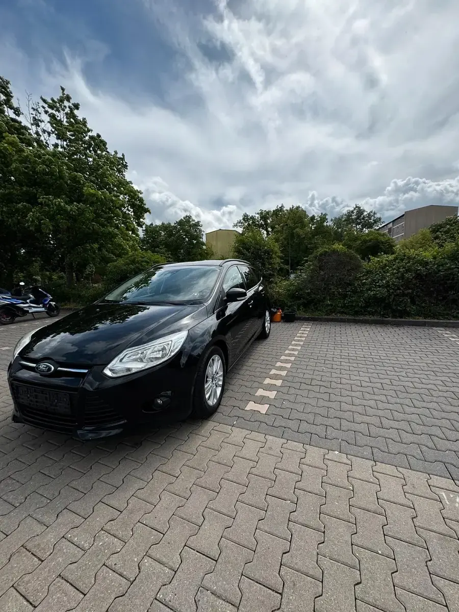 Gebraucht Ford Focus 115 PS (84 kW) 2011 Schwarz Kombi
