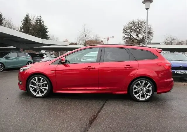 Gebraucht Ford Focus ST-Line 150 PS (110 kW) 2018 Candyrot metallic Limousine