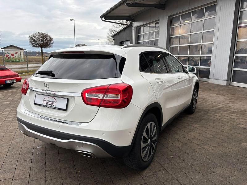 Gebraucht Mercedes GLA200 156 PS (114 kW) 2019 Weiß SUV